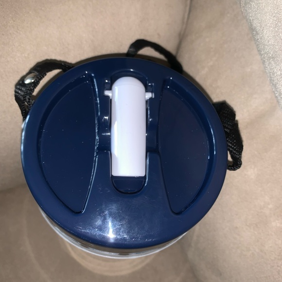 Dallas Cowboys thermos with carrying strap - Picture 3 of 3